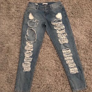 BOYFRIEND FIT/ HIGH RISE DISTRESSED JEANS